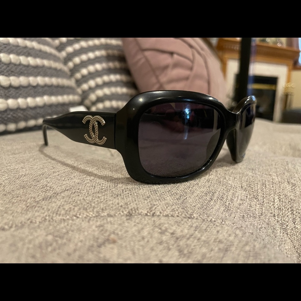 Chanel sunglasses. Light scratches on lens. Does not effect use. Make an offer.